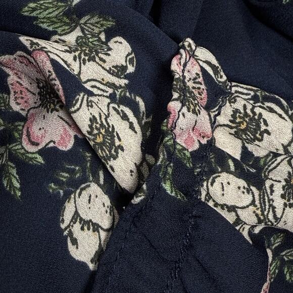 Cupcakes and Cashmere Audriana Ruffle Bell Sleeve Crop Top Sz M Navy Floral $105 - Picture 7 of 10